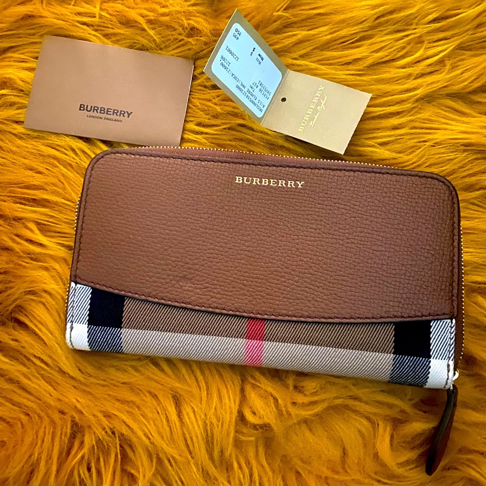 100% Authentic New! Burberry women’s wallet